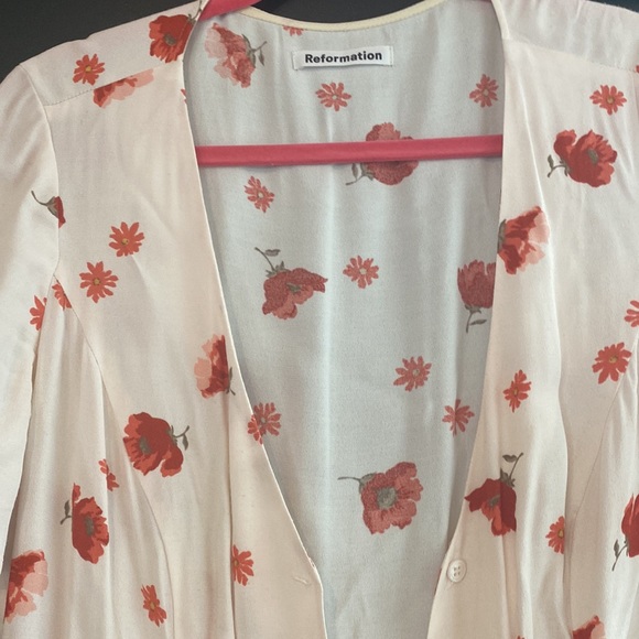 Super cute Reformation dress wore 3 times perfect condition needs a good steam - Picture 2 of 4